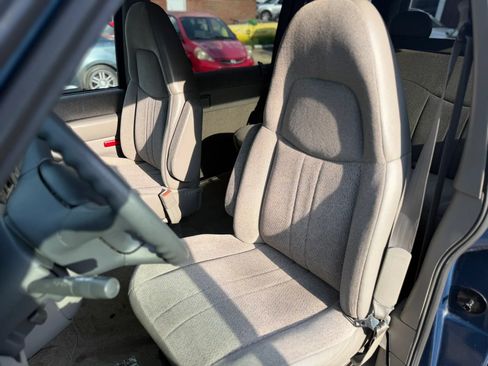 Used 2002 Chevrolet Astro RWD image 18