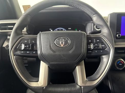 Used 2025 Toyota 4Runner SR5 AWD/4WD image 19