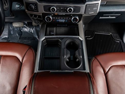 Used 2022 Ford F450 Platinum w/ FX4 Off-Road Package image 28