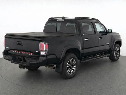 Used 2017 Toyota Tacoma Limited w/ Tow Package AWD/4WD image 4