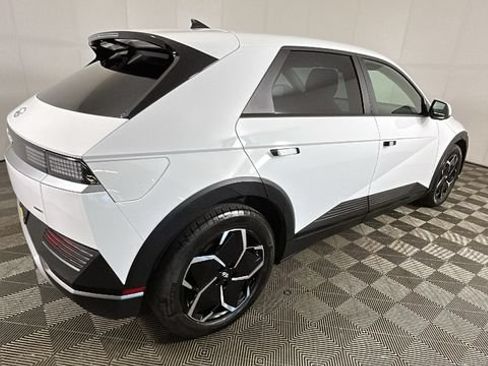 Used 2022 Hyundai Ioniq 5 SE AWD/4WD image 2