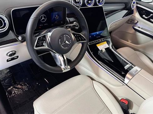 Used 2025 Mercedes-Benz GLC 350e 4MATIC image 9