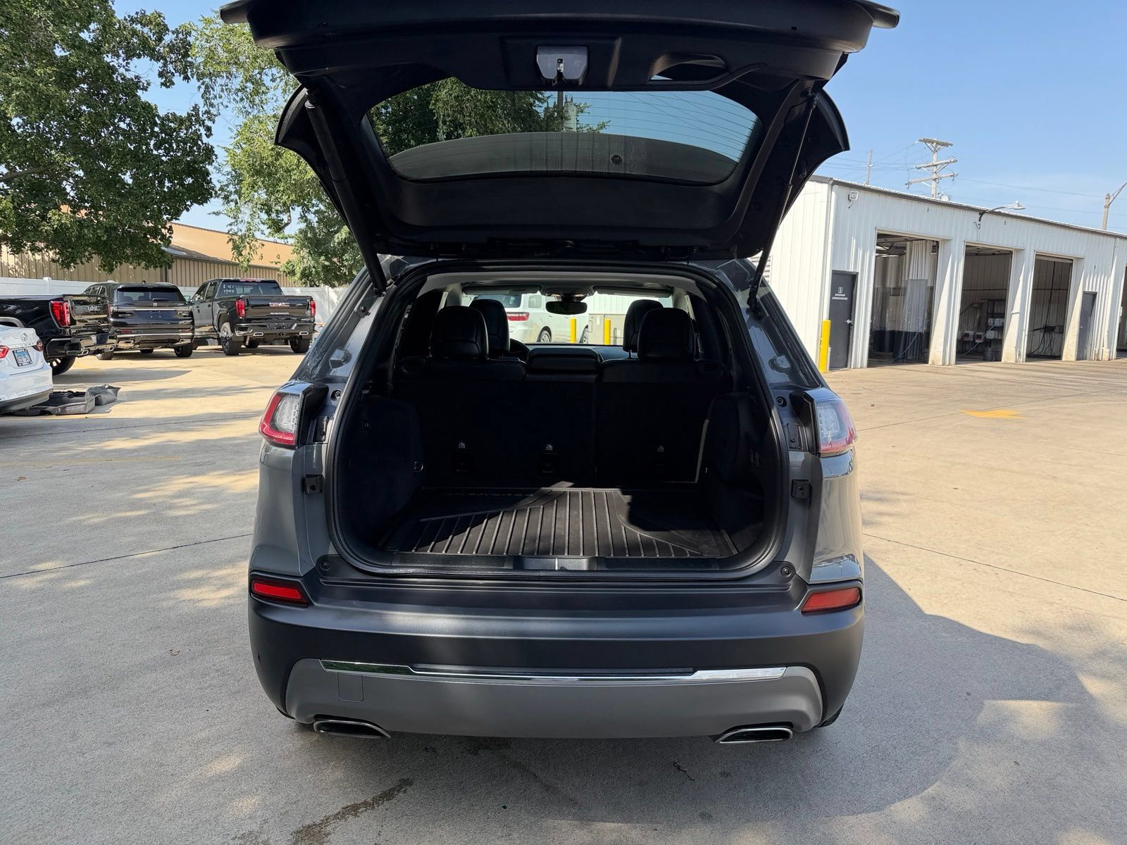 Used 2022 Jeep Cherokee Limited w/ Elite Package AWD/4WD image 33