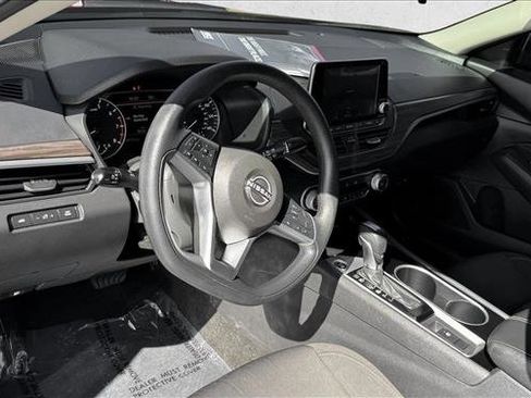 Used 2024 Nissan Altima 2.5 SV AWD/4WD image 11