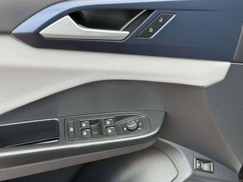 Used 2022 Volkswagen Taos SE image 10