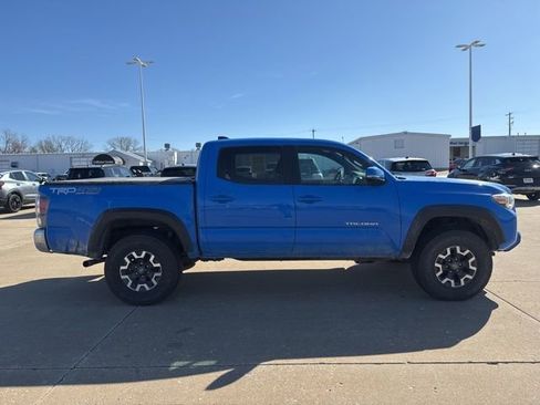Used 2020 Toyota Tacoma TRD Off-Road image 2