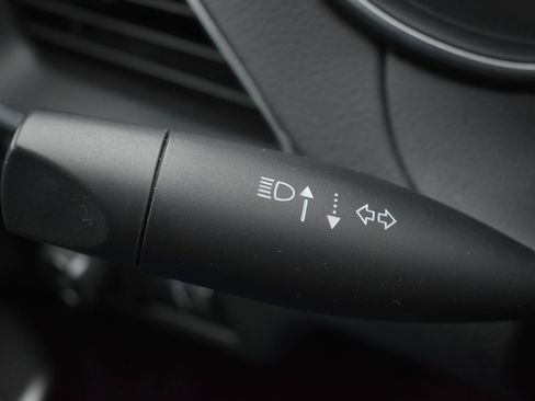 Used 2019 Jeep Cherokee Latitude w/ Cold Weather Group image 19