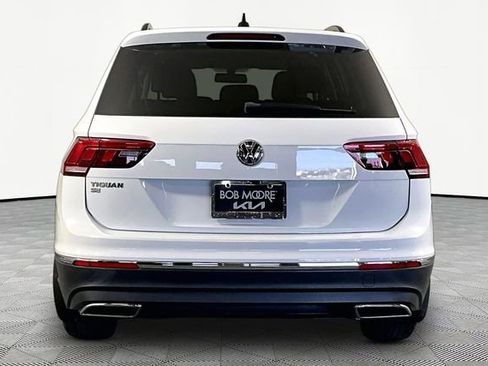 Used 2021 Volkswagen Tiguan SE w/ Panoramic Sunroof Package FWD image 5