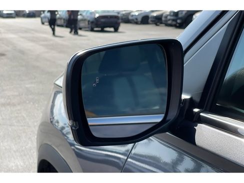 Used 2025 Honda Pilot EX-L image 11