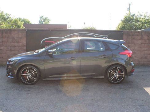 Used 2015 Ford Focus ST w/ Equipment Group 401A image 2