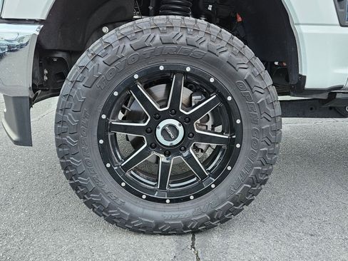 Used 2025 Ford F350 Lariat image 14