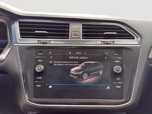 Used 2022 Volkswagen Tiguan SE R-Line image 17