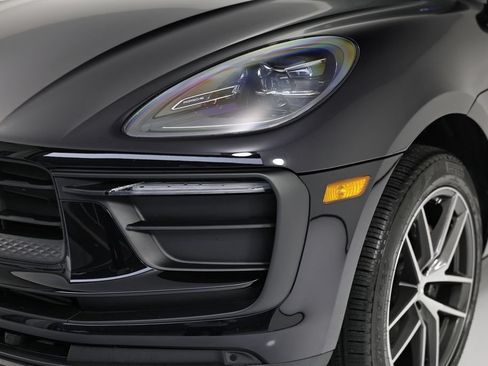 Certified 2026 Porsche Macan AWD/4WD image 11