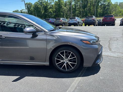 Used 2021 Toyota Camry SE w/ Convenience Package FWD image 5
