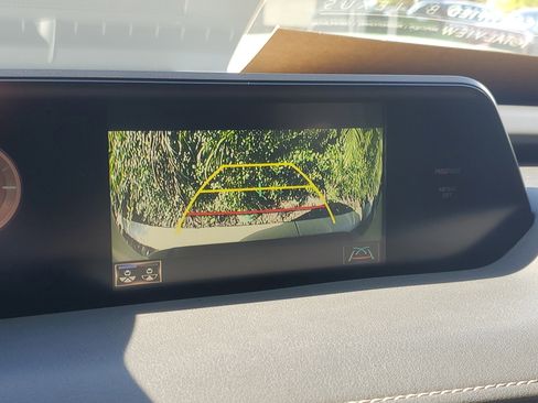 Used 2022 Lexus UX 200 image 26