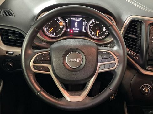 Used 2017 Jeep Cherokee Sport FWD image 16