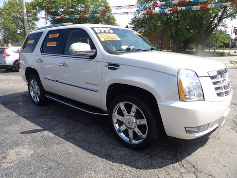 Used 2012 Cadillac Escalade Luxury AWD/4WD image 3