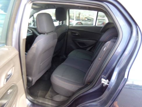 Used 2018 Chevrolet Trax LS FWD image 14