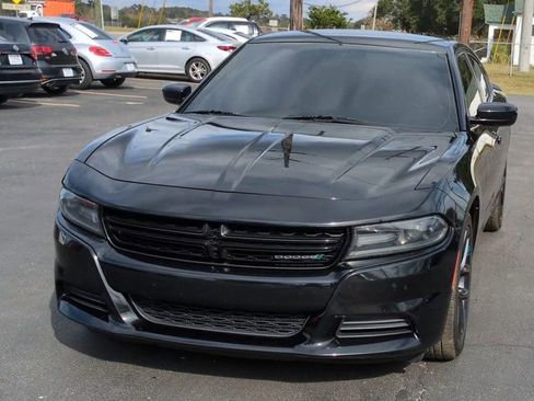 Used 2019 Dodge Charger SXT image 3