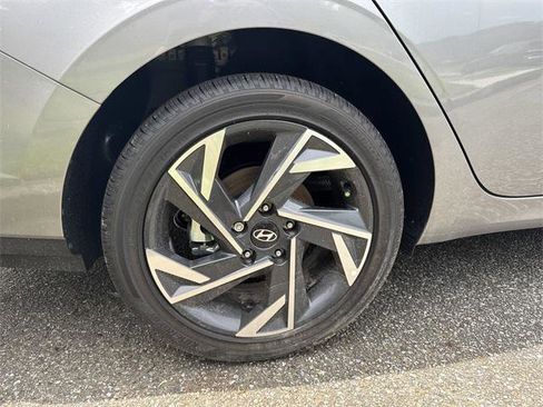 New 2025 Hyundai Elantra SEL image 17