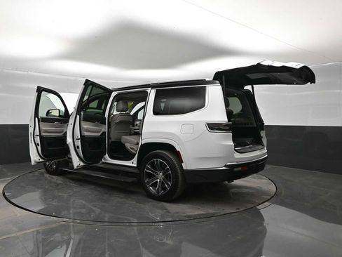 Used 2022 Jeep Grand Wagoneer Series I AWD/4WD image 46