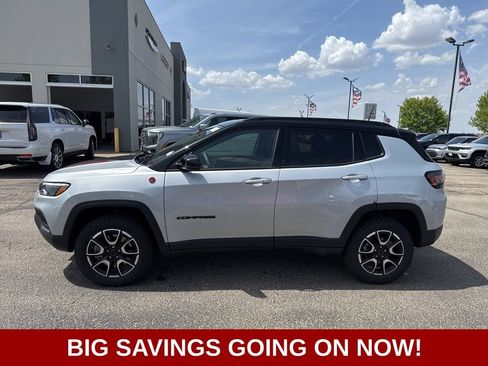 New 2025 Jeep Compass Trailhawk w/ Trailhawk Elite Group AWD/4WD image 8