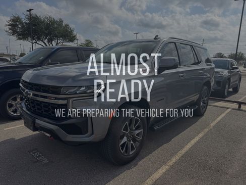 Used 2021 Chevrolet Tahoe Z71 w/ Luxury Package image 2