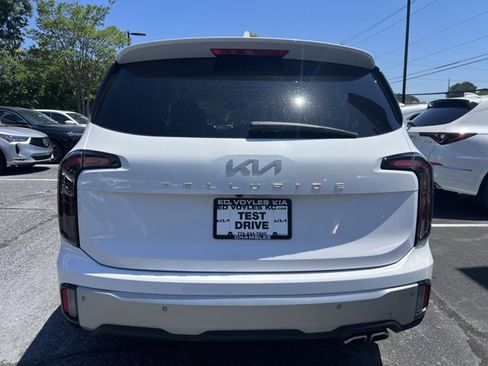 Used 2024 Kia Telluride EX w/ EX Captain's Chair Package FWD image 4