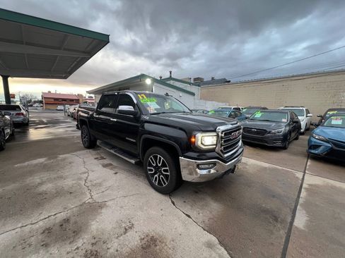 Used 2017 GMC Sierra 1500 SLE w/ SLE Value Package AWD/4WD image 2