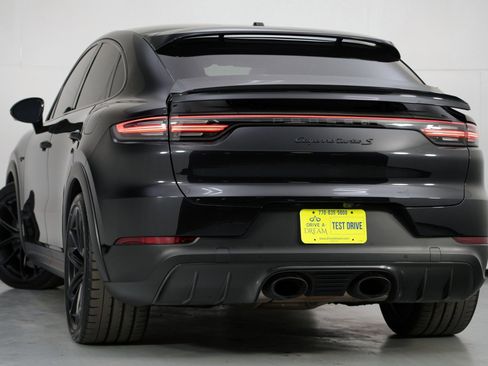 Used 2022 Porsche Cayenne Turbo S image 6