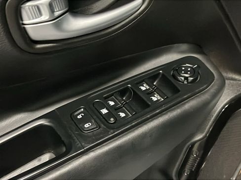 Used 2017 Jeep Renegade Altitude AWD/4WD image 22