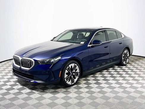 Used 2025 BMW i5 eDrive40i w/ Premium Package image 3