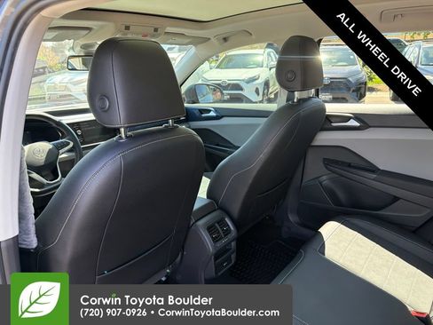 Used 2022 Volkswagen Taos SE w/ Panoramic Sunroof Package AWD/4WD image 21