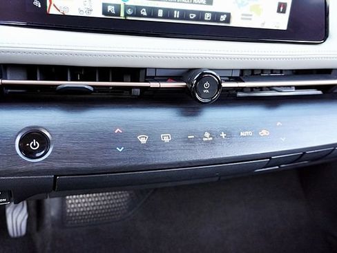 Used 2024 Nissan Ariya AWD image 28