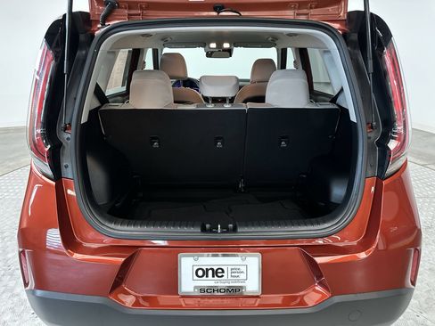 Used 2025 Kia Soul LX w/ LX Technology Package FWD image 23