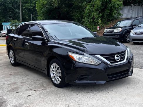 Used 2017 Nissan Altima 2.5 S w/ Power Driver Seat Package FWD image 4