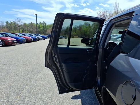 Used 2016 Jeep Compass Sport FWD image 12