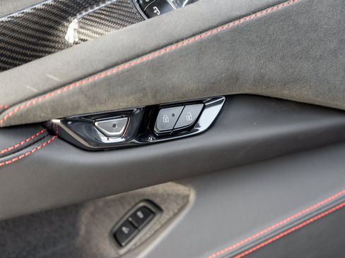 Used 2025 Chevrolet Corvette Z06 RWD image 14