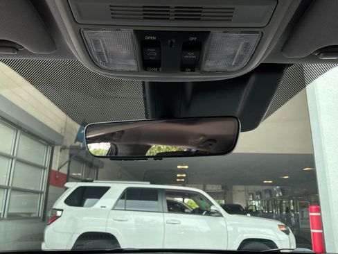 Used 2018 Honda Odyssey EX-L image 19