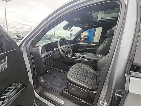 Used 2025 Cadillac Escalade V AWD/4WD image 9