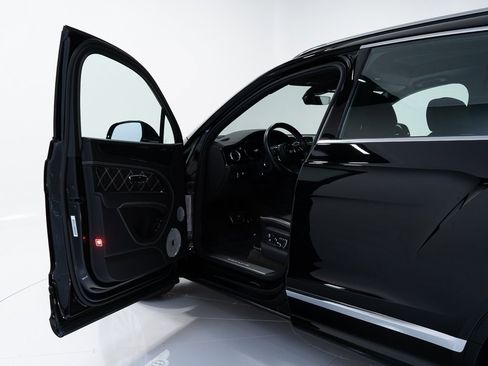 Certified 2021 Bentley Bentayga image 9