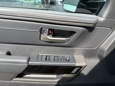 Used 2025 Toyota Tundra Limited AWD/4WD image 15