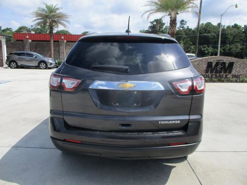 Used 2017 Chevrolet Traverse LT w/ Style and Technology Package FWD image 9