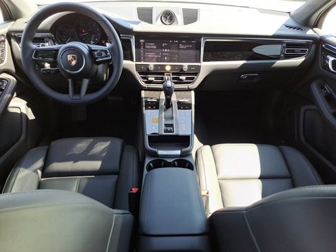 Used 2025 Porsche Macan image 16