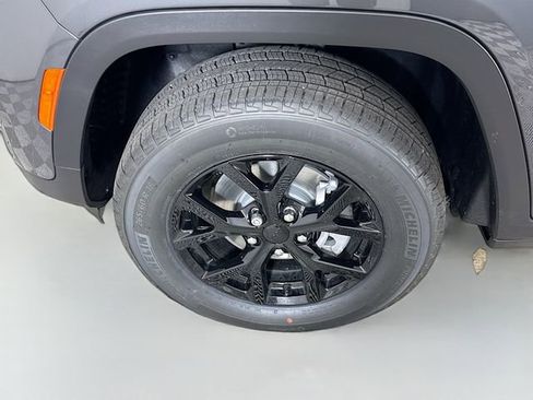 New 2025 Jeep Grand Cherokee Altitude image 31