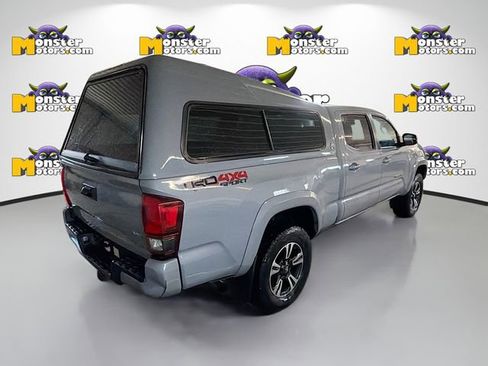 Used 2018 Toyota Tacoma TRD Sport image 4