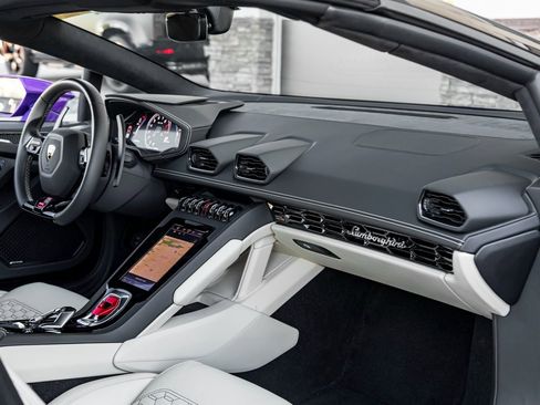 Used 2024 Lamborghini Huracan EVO image 26