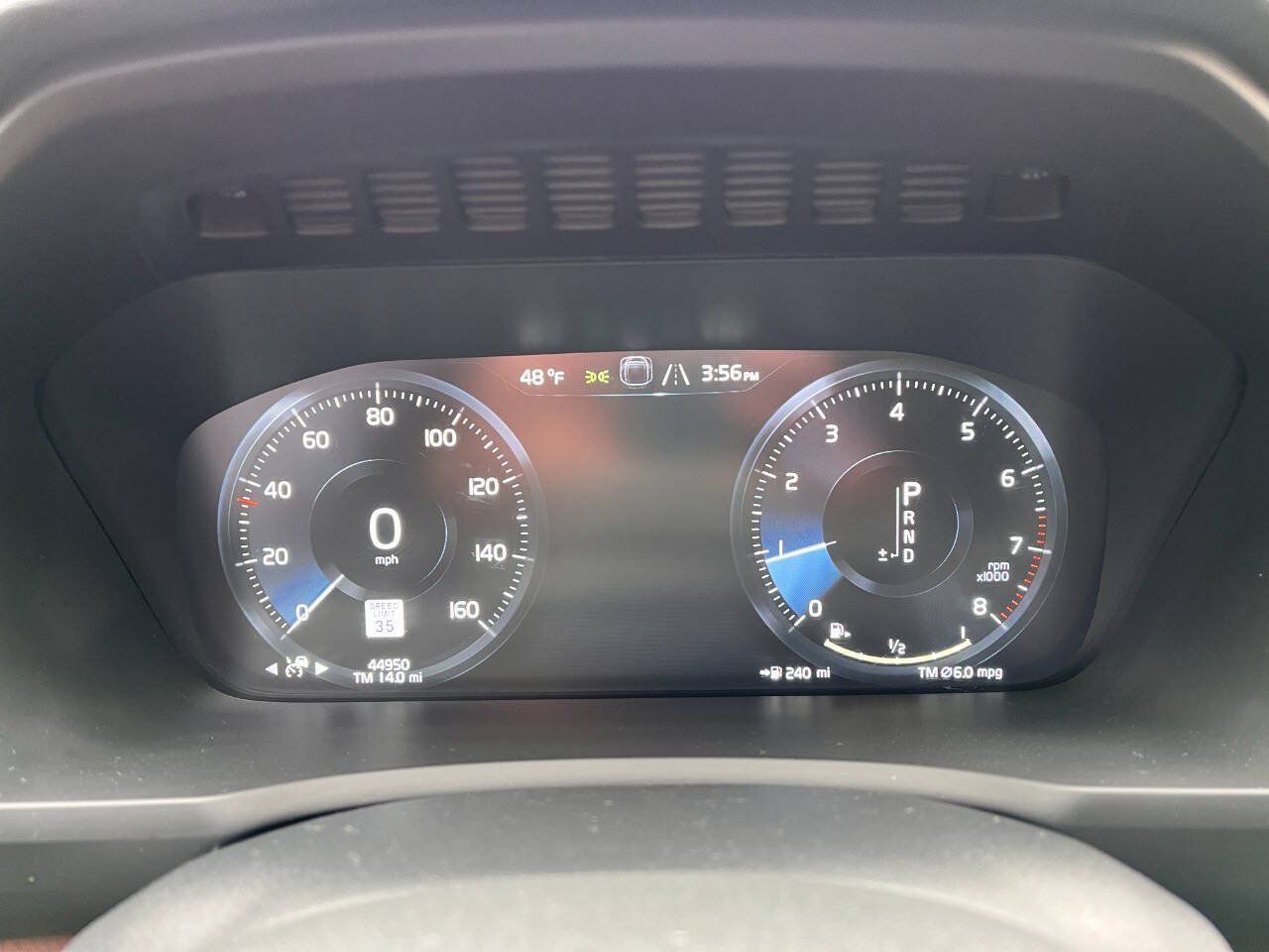 Used 2022 Volvo XC90 T6 Momentum w/ Climate Package AWD/4WD image 16