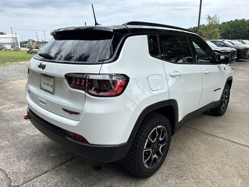 Used 2025 Jeep Compass Trailhawk AWD/4WD image 7