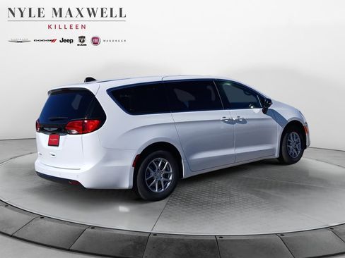 New 2026 Chrysler Voyager LX FWD image 16